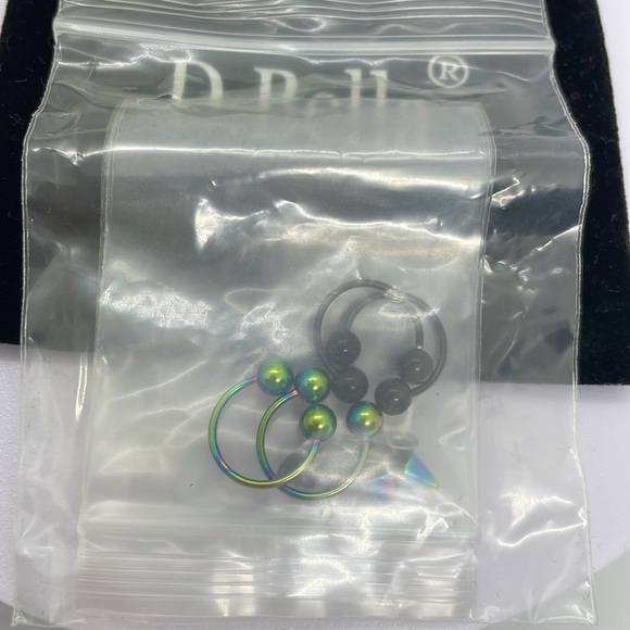 D. Bella piercings - Picture 3 of 4